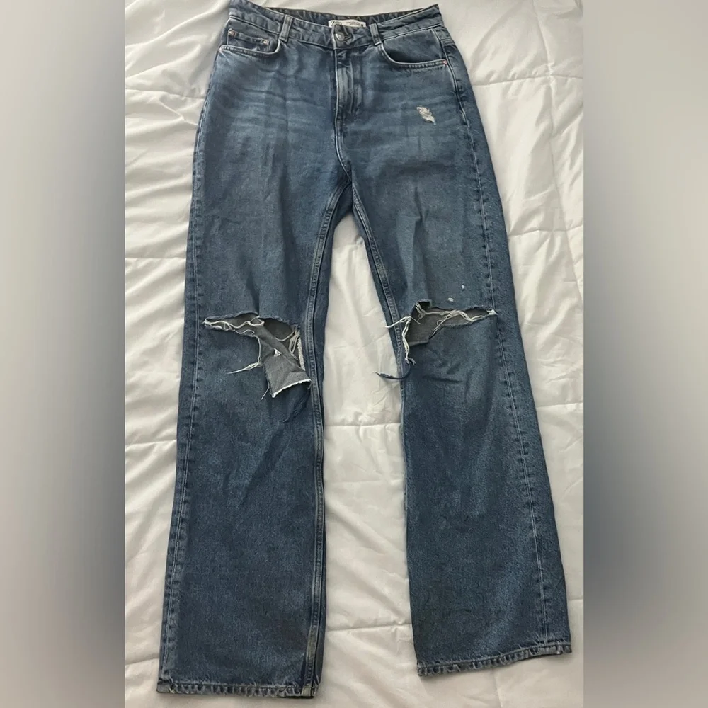 ZARA Jeans - High Rise - Ripped - Picture 1 of 4